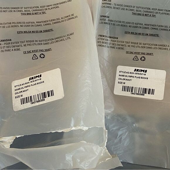 SKIMS 2 Pairs USA Olympic Flag Navy Blue Crew Socks NWT - Picture 7 of 15